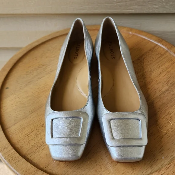 Talbots Sutton buckle silver metallic flats size 8 - Picture 6 of 13